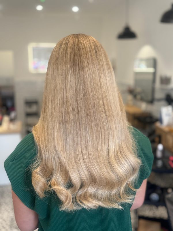 Soft blonde with a smooth wave, by Michelle